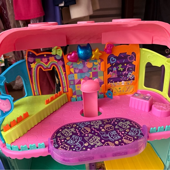 Gabby’s Dollhouse ULTIMATE Mega Bundle – House, all rooms, bus, pool, garden - Picture 3 of 9